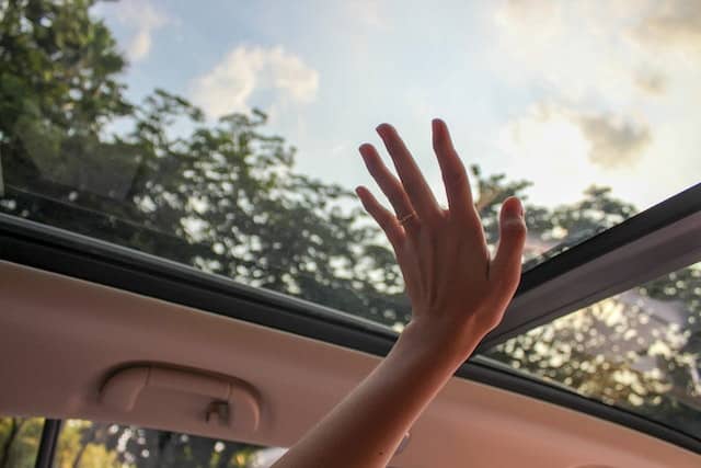 repair-replace-sunroof-slider