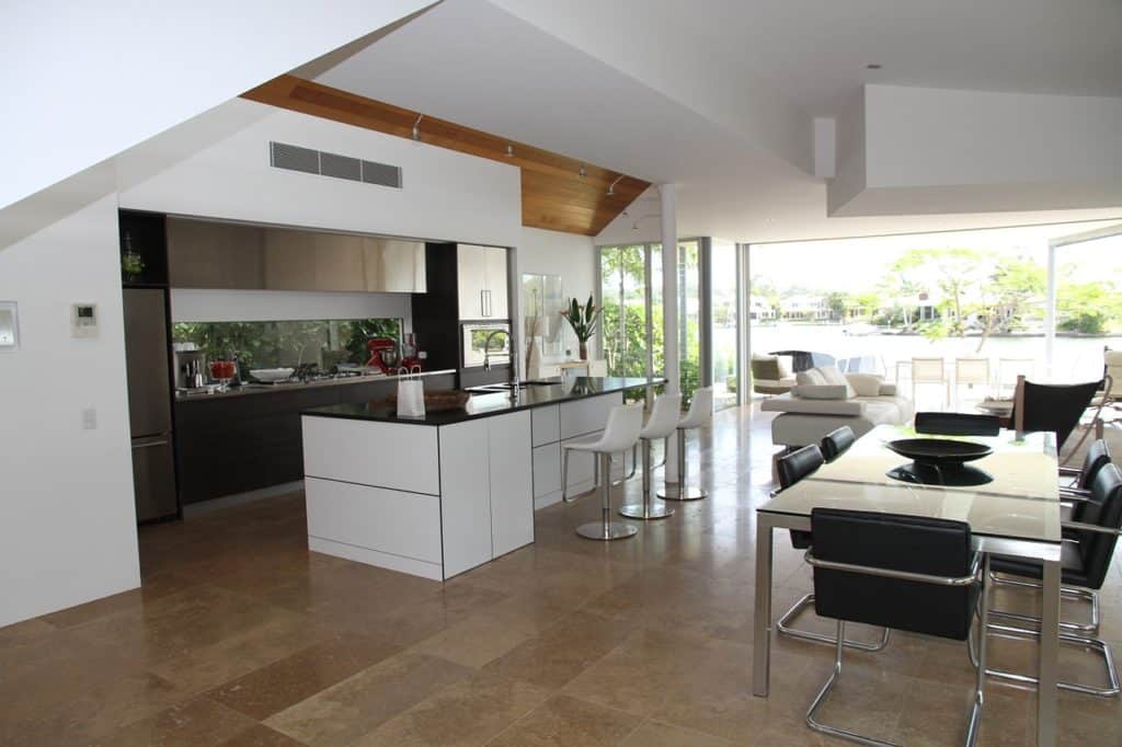 large-movable-glass-wall-system