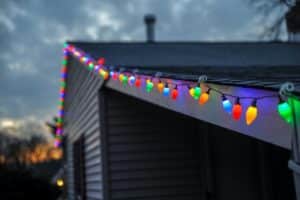 damage-free-christmas-light-hanging