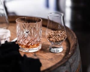 whiskey-tumbler-and-snifter
