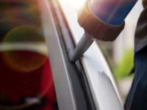 windshield-replacement-adhesive